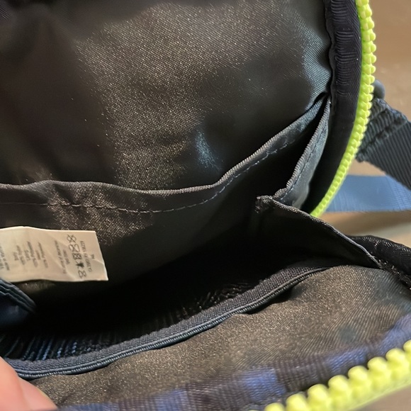 Lululemond easy access crossbody bag - Picture 2 of 4